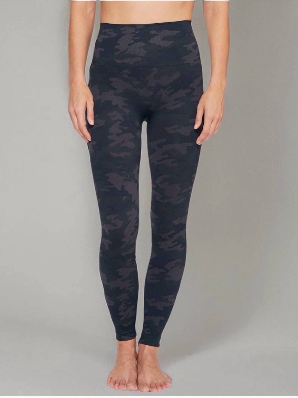 NWT $68 Spanx Look At Me Now Seamless Women’s Black & Grey Camo Leggings - Size